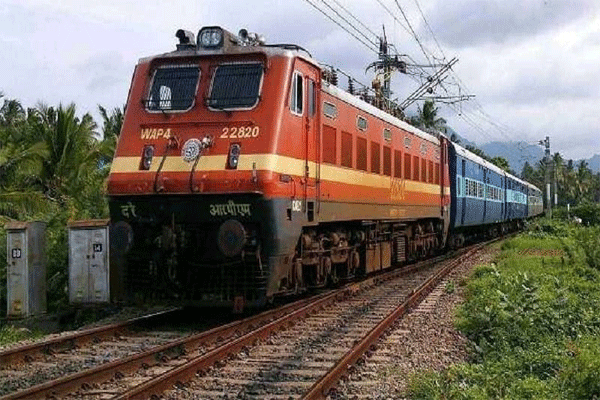 Nagpur-Pune Superfast