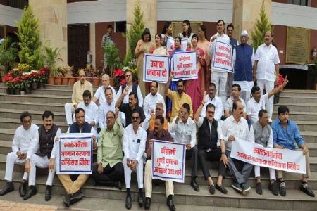 स्वातंत्र्यावीरांचा अवमान करणारे महाराष्ट्रद्रोही