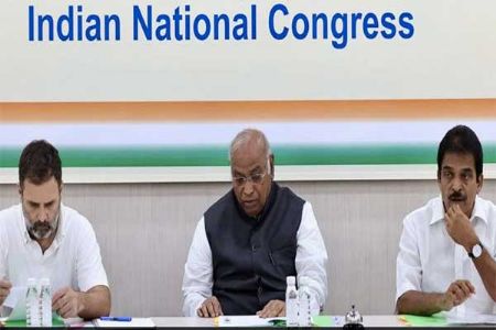 लोकसभा निवडणुकीसाठी काँग्रेसचे पक्ष नेत्यांसोबत विचारमंथन