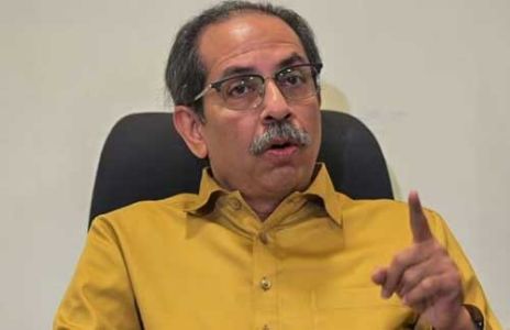 नौटंकीबाज!