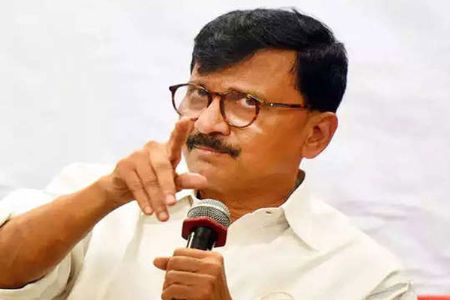 शिवसेनेच्या संसदीय नेतेपदावरून संजय राऊतांना हटवले