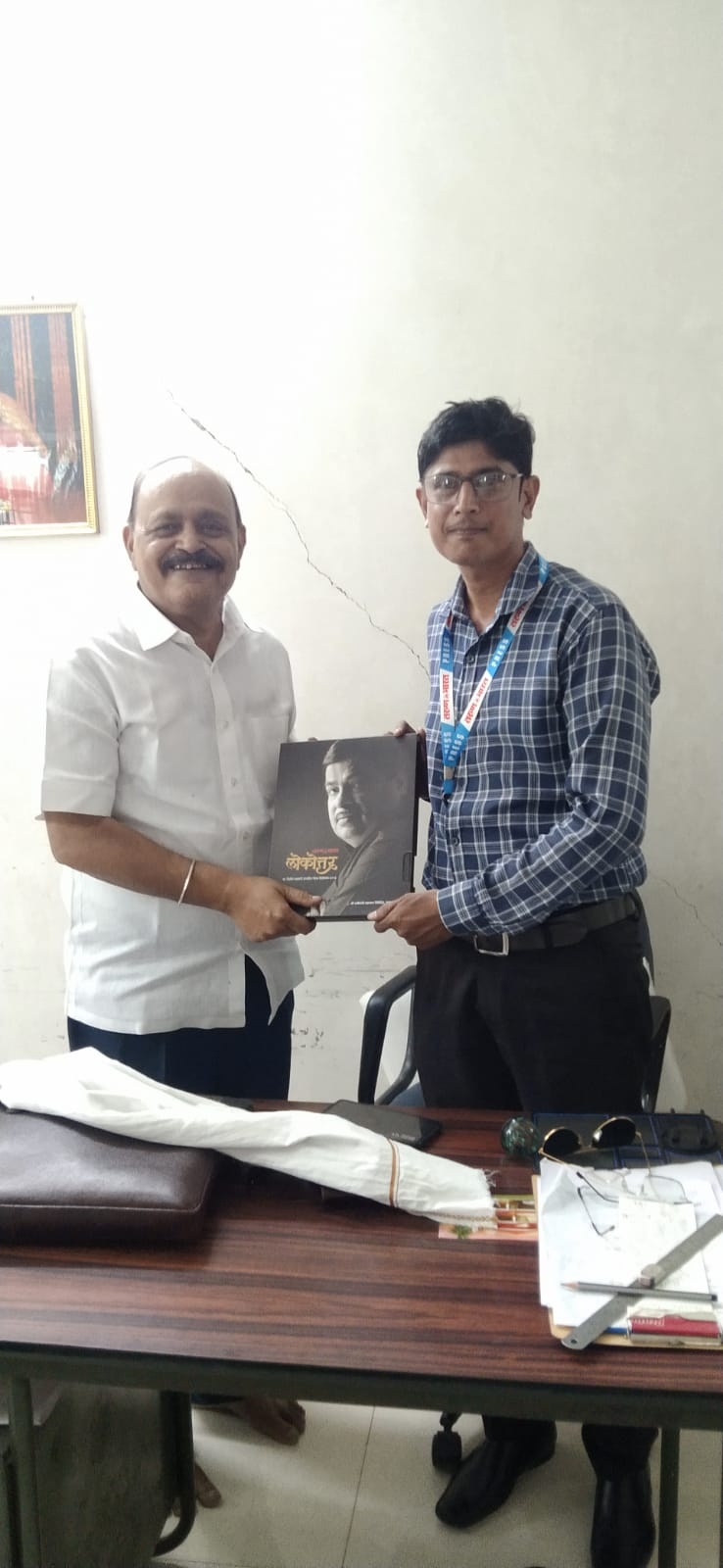 सूर्योदय फाउंडेशन चे शेखर टोंगो यांना विशेषांक प्रदान
