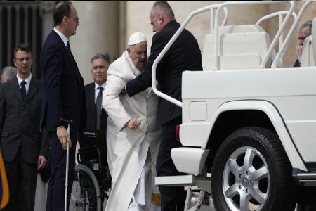 व्हॅटिकन पोप फ्रान्सिस रुग्णालयात दाखल!