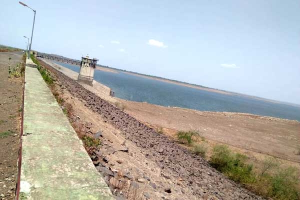Isapur dam