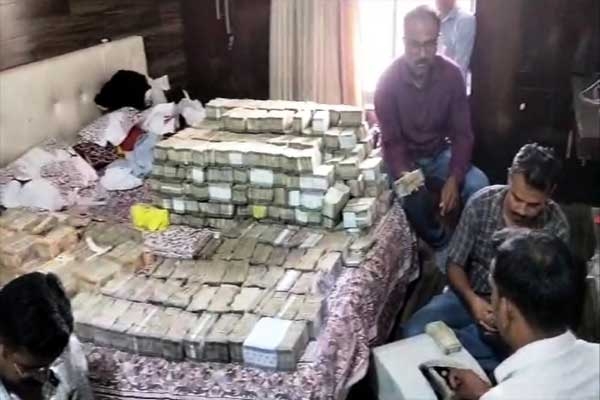 Thugbaaz Anant Jain