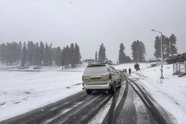 heavy snowfall in Gulmarg