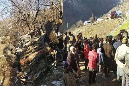 जम्मू-श्रीनगर महामार्गावर भीषण अपघात....10 ठार