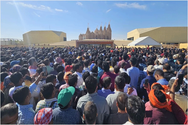 अबुधाबीच्या हिंदू मंदिरात जमली भाविकांची गर्दी, ६५ हजार लोकांनी दिली भेट
