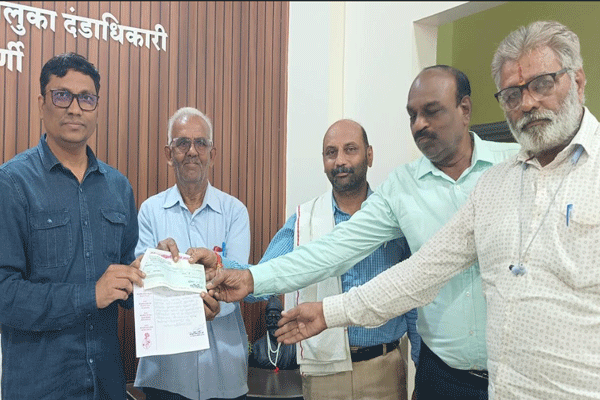 Arni Vitthal Temple donation, Maharashtra farmer relief fund, Chief Minister aid fund, flood-affected farmers support, Vitthal Temple Arni contribution, monsoon damage farmer aid, Maharashtra flood relief donation, rural farmer assistance, social responsibility donation, Chief Minister help fund donation, agricultural disaster support, Maharashtra temple charity, farmer help Maharashtra, Vitthal Temple Maharashtra, disaster relief fund contribution