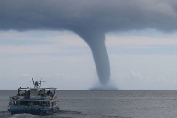 storm-in-chilika-lake