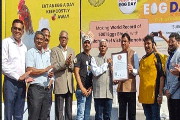 Egg Burji World Record, Vishnu Manohar Egg Dish, 5001 Eggs Scramble, World Egg Day 2025 India, MAFSU Nagpur Egg Event, Unique Egg Record India, Chef Vishnu Manohar Record, Egg Nutrition Awareness India, Poultry Science Nagpur, World Records Book of India Egg, Affordable Protein India, Egg Scramble Record Nagpur, MAFSU World Record 2025, Nagpur Egg Day Celebration, Sushma Narvekar World Records, Egg Bhurji Vishnu Manohar