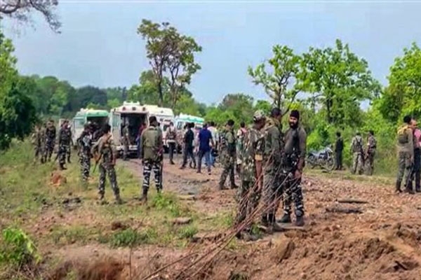 BJP worker killed by Naxalites