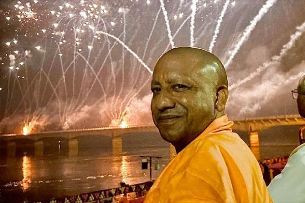 Meeting with employees before Diwali