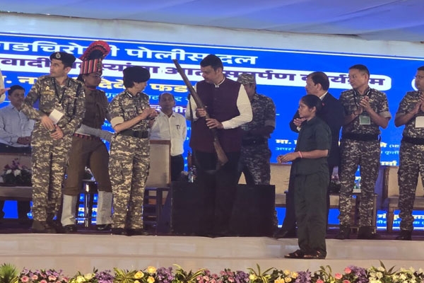 Naxalites surrender before Fadnavis Naxalites surrender before Fadnavis