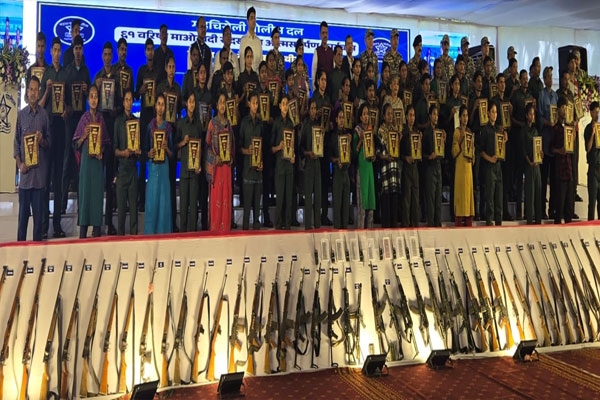 Naxalites surrender before Fadnavis