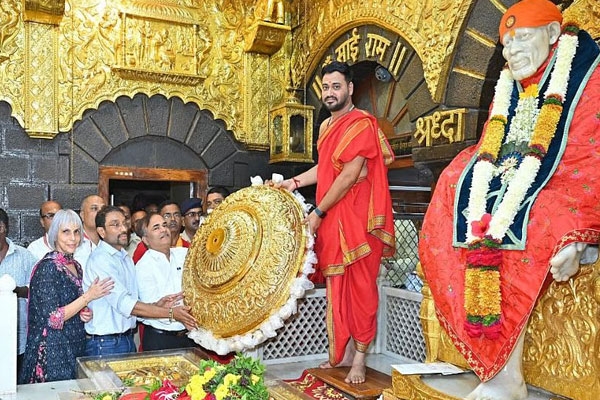 Golden umbrella for Sai Baba in Shirdi
