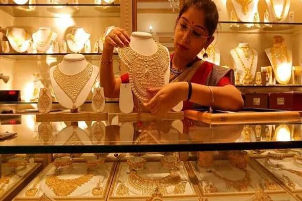 Gold and silver prices fell