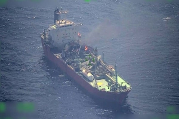 explosion-on-ship-off-yemen-coast explosion-on-ship-off-yemen-coast