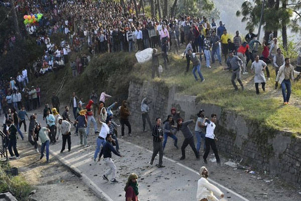 stone-pelting-in-shimla stone-pelting-in-shimla