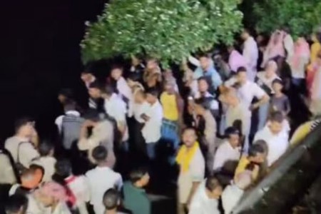 छठपूजेदरम्यान चंदौली येथे बोट उलटली!