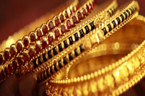 Gold price falls by Rs 4,300 Gold price falls by Rs 4,300