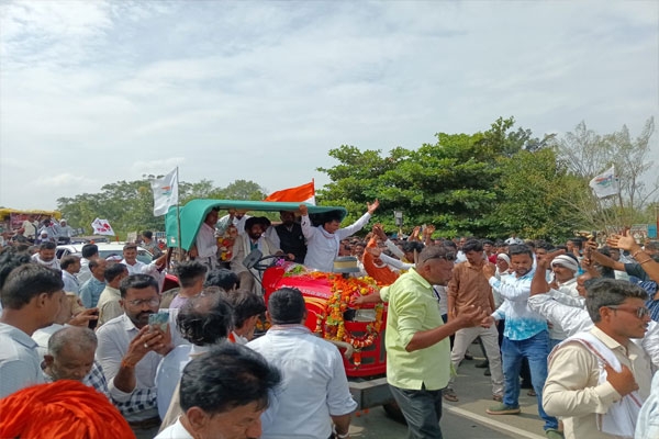 Missed the flight because of Bachchu Kadu Missed the flight because of Bachchu Kadu