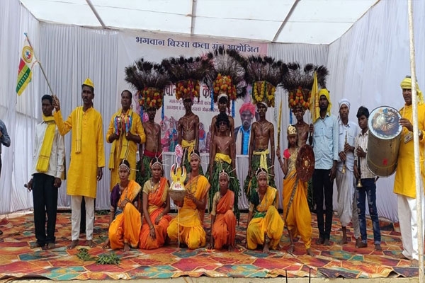 Presentation of traditional tribal arts Presentation of traditional tribal arts