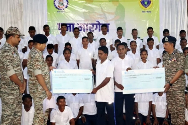 51 Naxalites surrender in Chhattisgarh 51 Naxalites surrender in Chhattisgarh