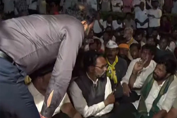 bachchu-kadus-and-collector