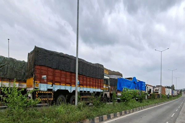 Nagpur road blockade Nagpur road blockade