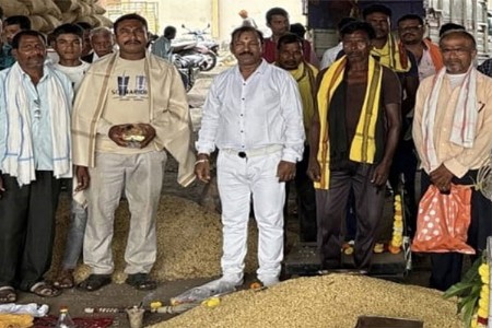 बोरेले यांचा मुहूर्तावर सोयाबीनला ४५०० रुपये भाव