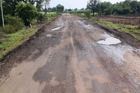 सहा महिन्यांत दोनदा रस्ता काम, तरीही खड्डेमय