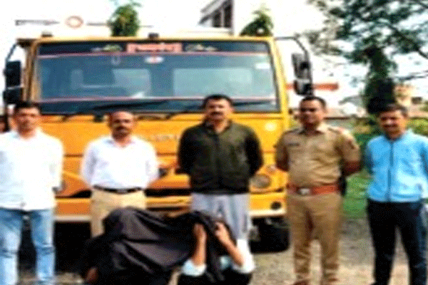 अवैध वाळू वाहतूक दोन जणांना अटक स्थानिक गुन्हे शाखेच्या पथकाची कारवाई