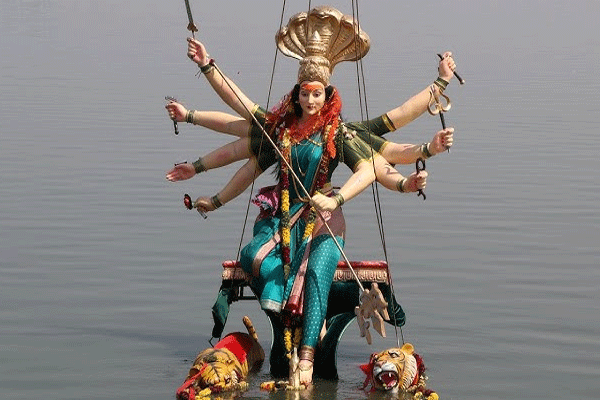 Durga Devi immersion mishap, generator explosion Vislon, DJ generator blast, Buldhana accident news, Durga procession accident, Vislon village incident, Warora accident update, 7 injured generator blast, DJ vehicle explosion, Maharashtra festival mishap, immersion procession injury, Durga Visarjan tragedy, generator blast Warora, Amit Pande Majri police, Chandrapur hospital transfer, Warora private hospital, festival safety Maharashtra, procession fire accident, generator safety hazard, DJ equipment acciden