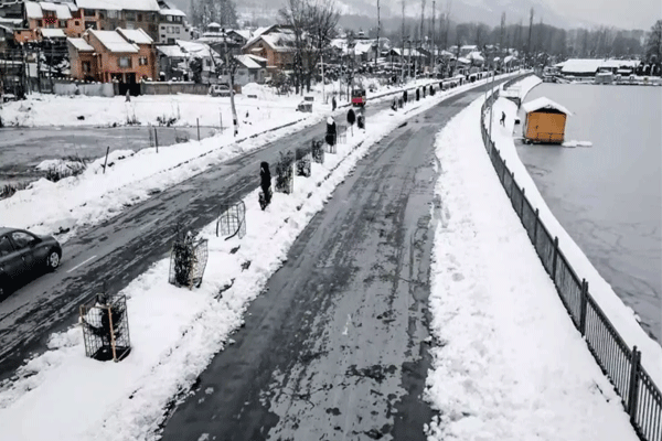 Jammu Kashmir weather alert, Orange alert Kashmir, snowfall warning India, Kashmir schools closed, heavy rain Jammu Kashmir, traffic disruption Kashmir, Gulmarg snowfall, Pir Panjal snowfall, Chenab Valley weather, Synthan Top snowfall, Rajdan Top snow, Sadhna Pass snow, Kashmir weather update, Jammu Kashmir rain forecast, Kashmir school closure, Anantnag Kishtwar road closed, Bandipora Gurez road, Mughal Road status, Srinagar Leh highway, Jammu Srinagar highway, Kashmir agriculture weather, Kashmir travel 