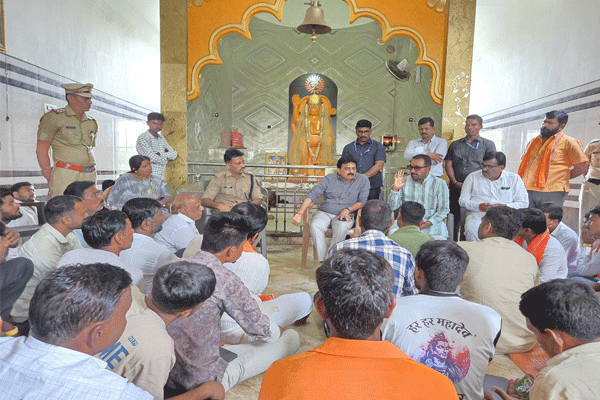 Bavanbir stone pelting incident, Buldhana communal tension, Prataprao Jadhav visit Buldhana, Sanjay Savkare Bavanbir, Ganesh visarjan violence, Maharashtra village clash, stone pelting during festival, police curfew Buldhana, Sangrampur taluka news, Bavanbir riot update, central minister visits village, festival violence Maharashtra, communal harmony appeal, law and order Buldhana, Bavanbir village incident 2024, Ganesh immersion clash, Maharashtra rural unrest, political response to violence, police deploy