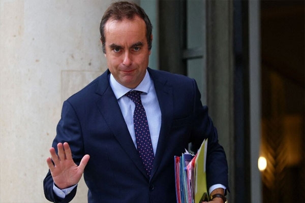 france-pm-sbastien-lecornu-resigns
