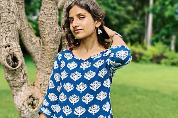 MBBS student hangs herself