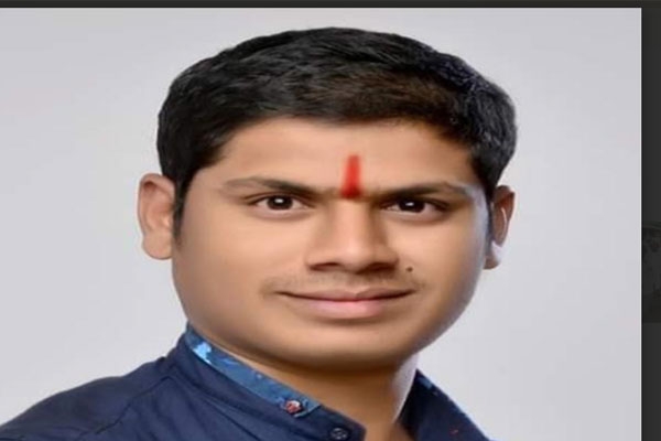 Shelodi Gram Panchayat scam, Darwha corruption case, Eshwar Rathod protest, Gramsevak irregularities, Panchayat committee inaction, government corruption India, delayed inquiry report, rural development fund misuse, social activist protest, hunger strike movement, official negligence, local governance issues, Maharashtra gram panchayat news, administrative apathy, corruption complaint pending, accountability in rural administration, social justice movement, Eshwar Rathod self-immolation threat, Panchayat co