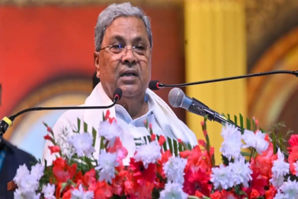 karnataka-cm-gets-angry-during-speech
