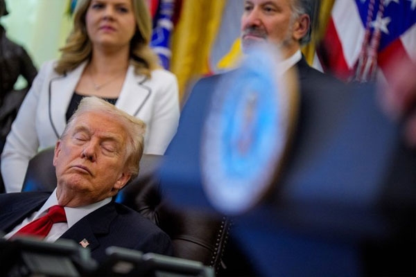 trump-falls-asleep-during-an-event