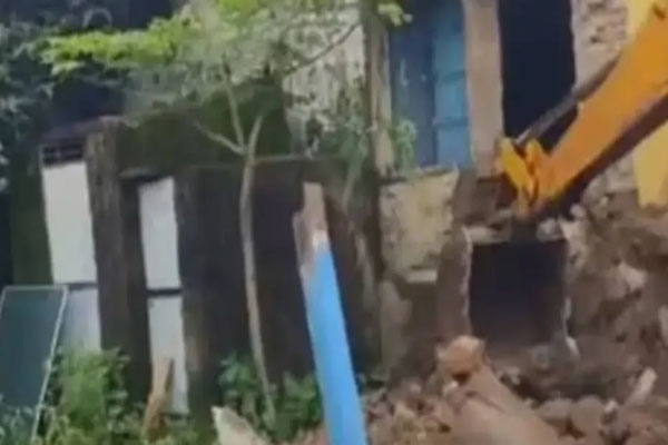 5 killed in same family