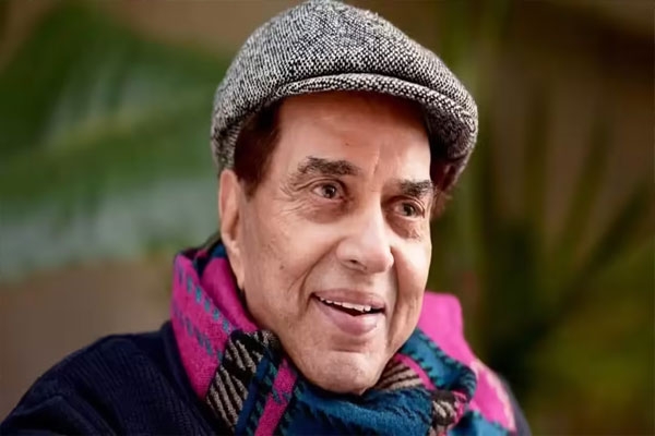 dharmendra-actor-is-not-on-ventilator