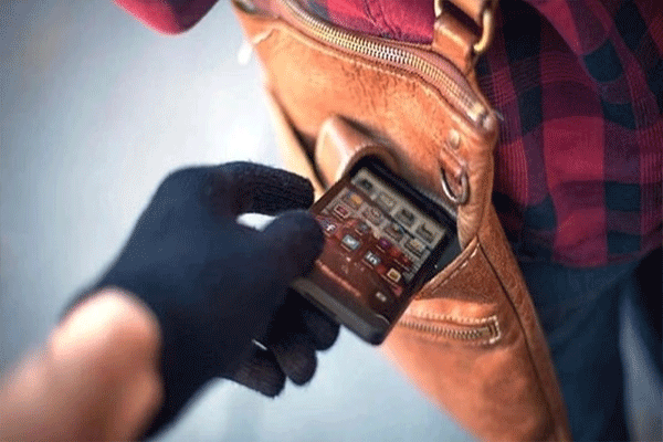 man-arrested-for-stealing-mobile-phone