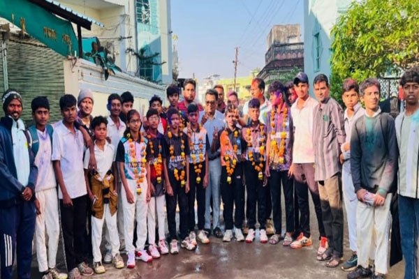 Cricket players felicitated Cricket players felicitated