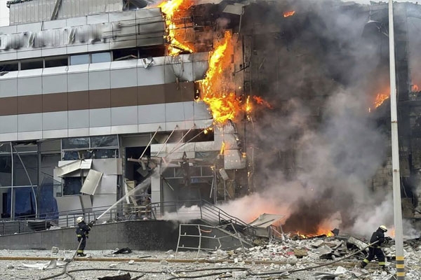 Russia launches major attack on Kiev Russia launches major attack on Kiev