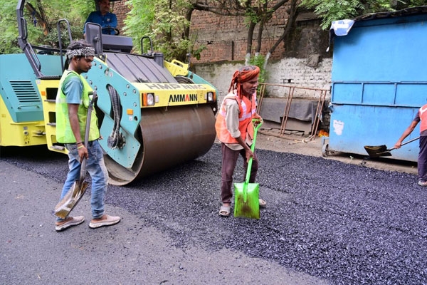 Asphalting of roads begins Asphalting of roads begins