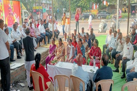 स्वयंरोजगाराला प्राधान्य देण्यासाठी स्वदेशीचा स्वीकार करा