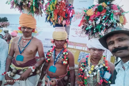 आदिवासी वारशाचे आकर्षक प्रदर्शन