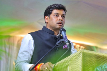 श्रीकांत शिंदेंना होमपिचवर मोठा धक्का; विश्वासू नेते भाजपात